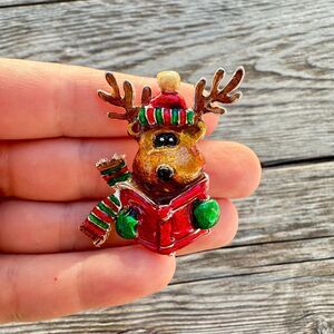Vintage Caroling Moose Brooch: Adorable Christmas Jewelry Pin